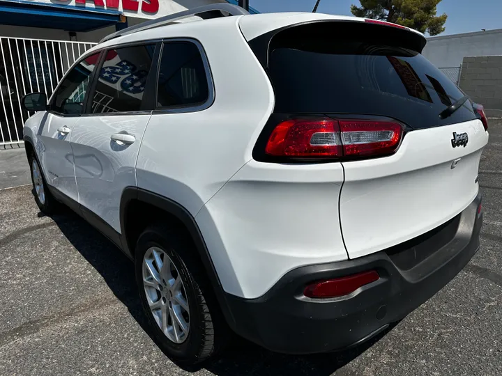 WHITE, 2018 JEEP CHEROKEE Image 7