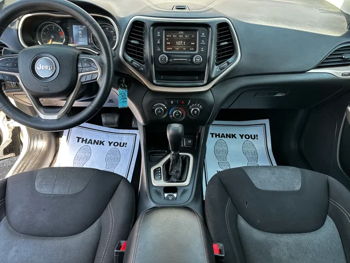 WHITE, 2018 JEEP CHEROKEE Image 11