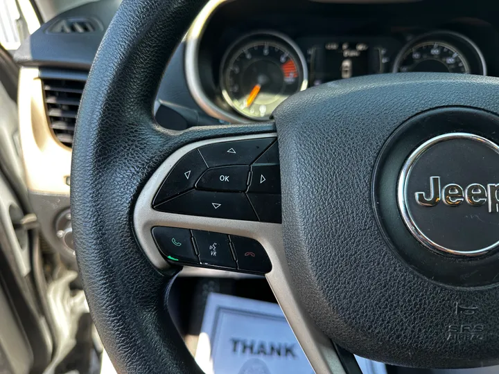 WHITE, 2018 JEEP CHEROKEE Image 13