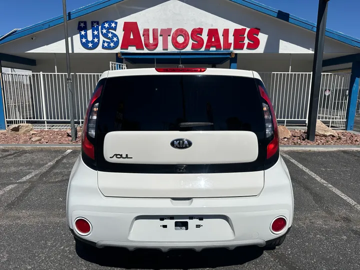 WHITE, 2019 KIA SOUL Image 6