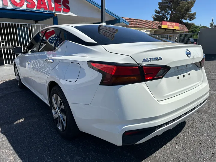 WHITE, 2020 NISSAN ALTIMA Image 7