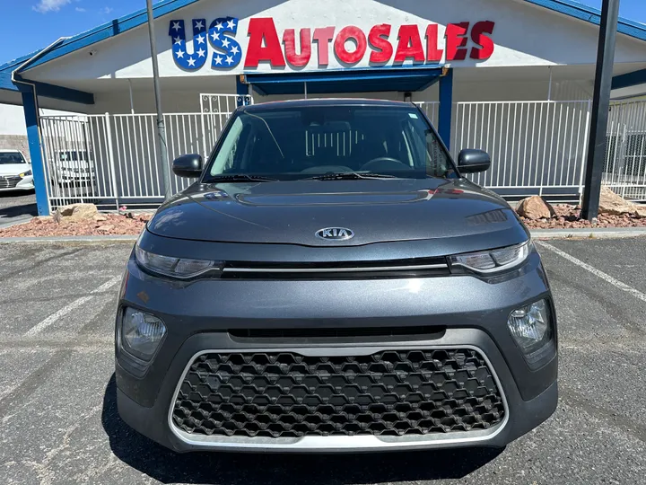 GREY, 2021 KIA SOUL Image 2