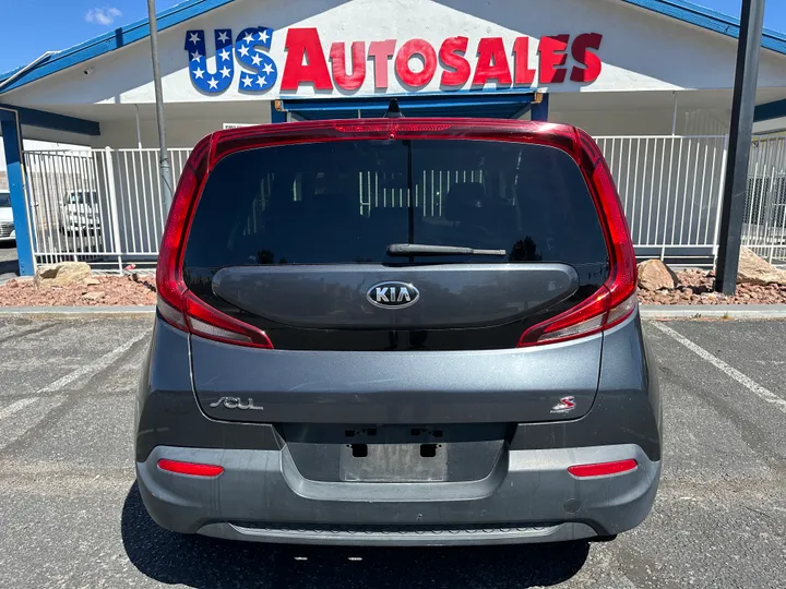 GREY, 2021 KIA SOUL Image 6