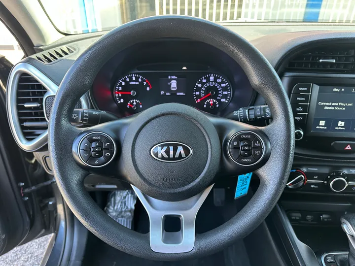 GREY, 2021 KIA SOUL Image 12