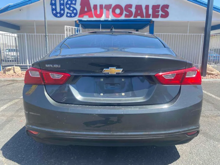 GRAY, 2018 CHEVROLET MALIBU Image 5