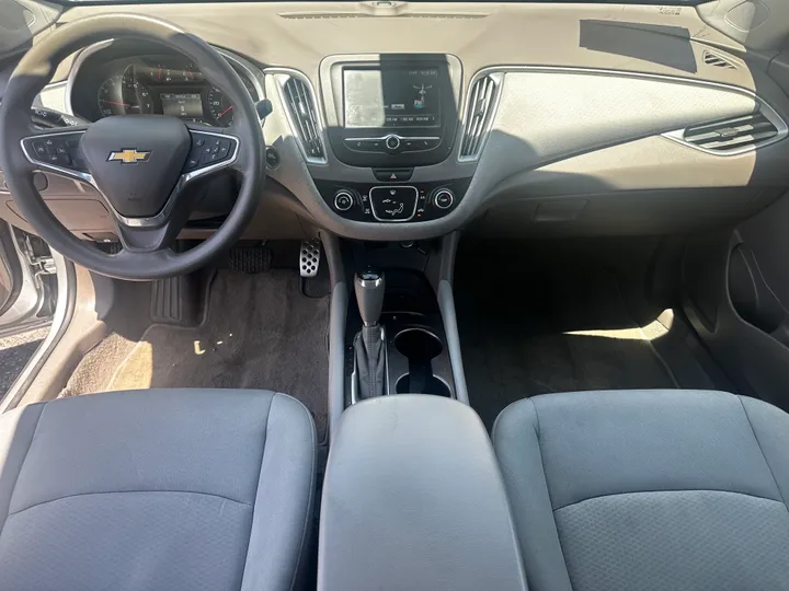 SILVER, 2016 CHEVROLET MALIBU Image 11