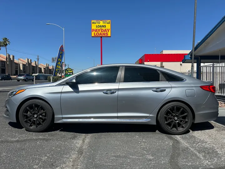 GREY, 2015 HYUNDAI SONATA Image 4