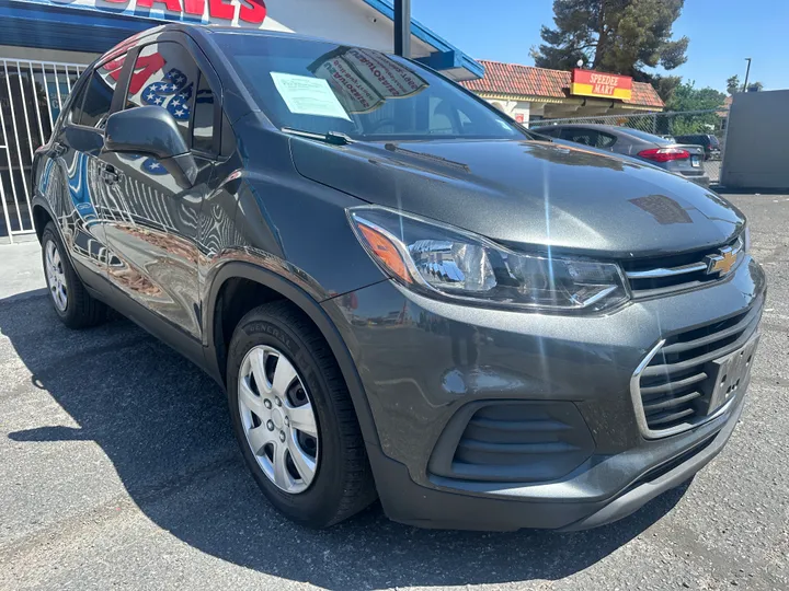 GREY, 2019 CHEVROLET TRAX Image 3