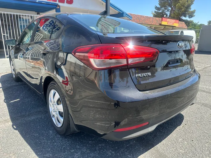 BLACK, 2018 KIA FORTE Image 7