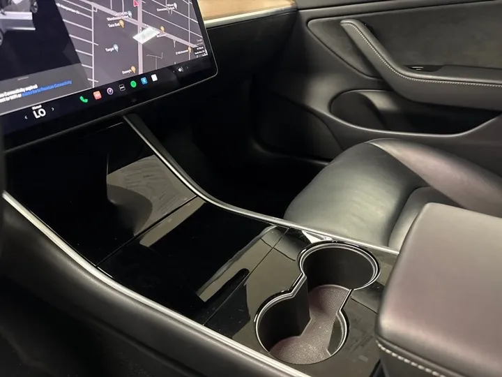 SILVER, 2019 TESLA MODEL 3 Image 17