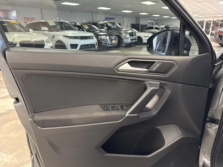 GRAY, 2020 VOLKSWAGEN TIGUAN Image 11