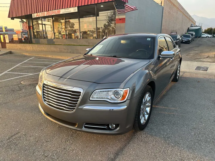 GREY, 2012 CHRYSLER 300 Image 5