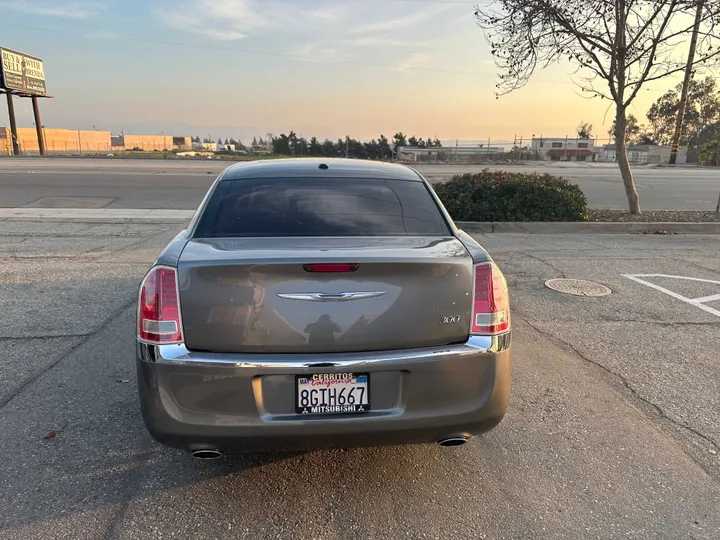 GREY, 2012 CHRYSLER 300 Image 10