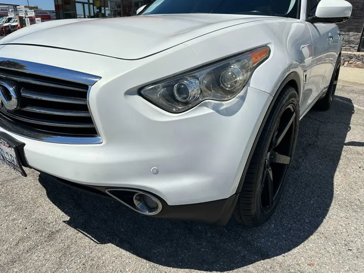 WHITE, 2012 INFINITI FX Image 6