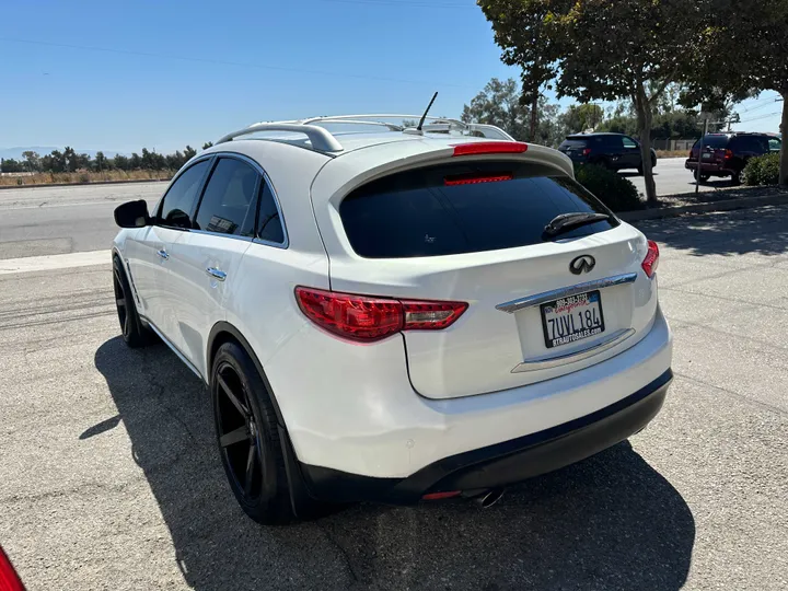 WHITE, 2012 INFINITI FX Image 8