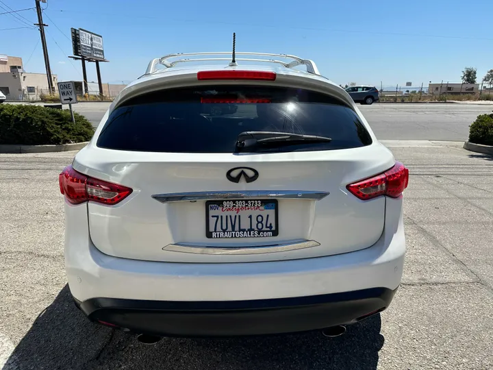 WHITE, 2012 INFINITI FX Image 11