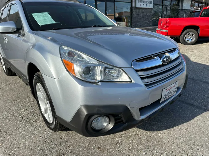 SILVER, 2013 SUBARU OUTBACK Image 2