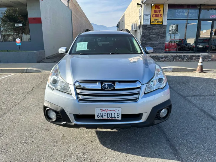 SILVER, 2013 SUBARU OUTBACK Image 3