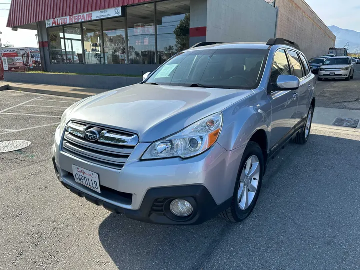 SILVER, 2013 SUBARU OUTBACK Image 5