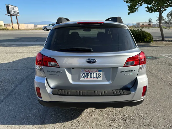 SILVER, 2013 SUBARU OUTBACK Image 11