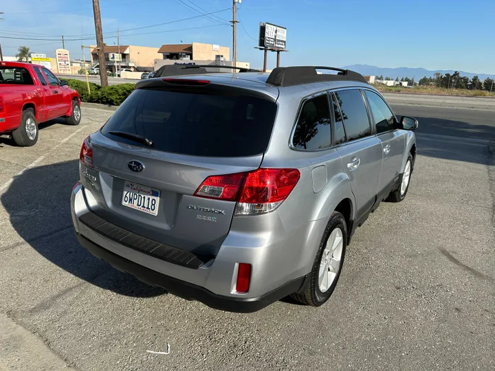 SILVER, 2013 SUBARU OUTBACK Image 12