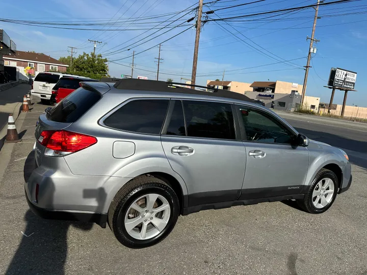 SILVER, 2013 SUBARU OUTBACK Image 14