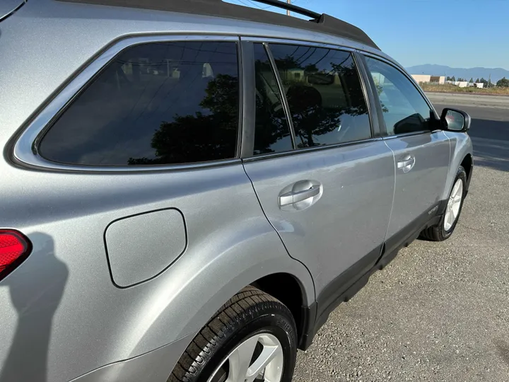 SILVER, 2013 SUBARU OUTBACK Image 16