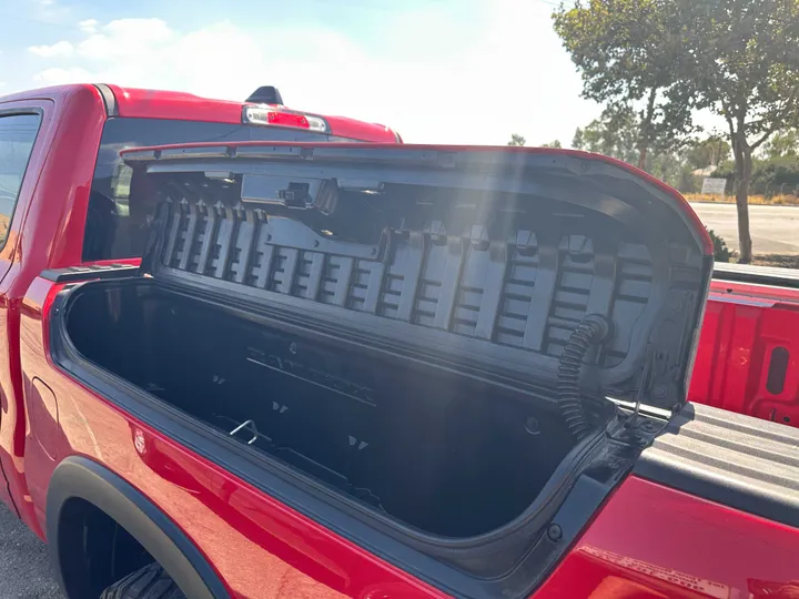 RED, 2019 RAM 1500 CREW CAB Image 21