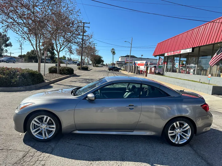 GREY, 2009 INFINITI G Image 7