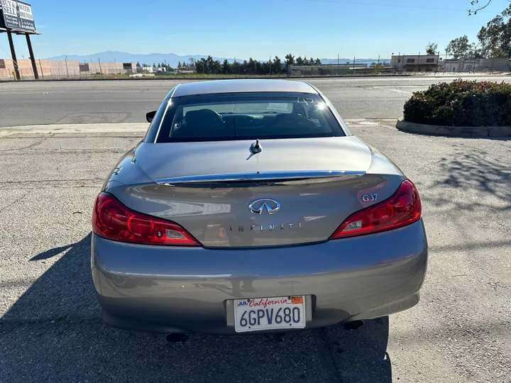 GREY, 2009 INFINITI G Image 11