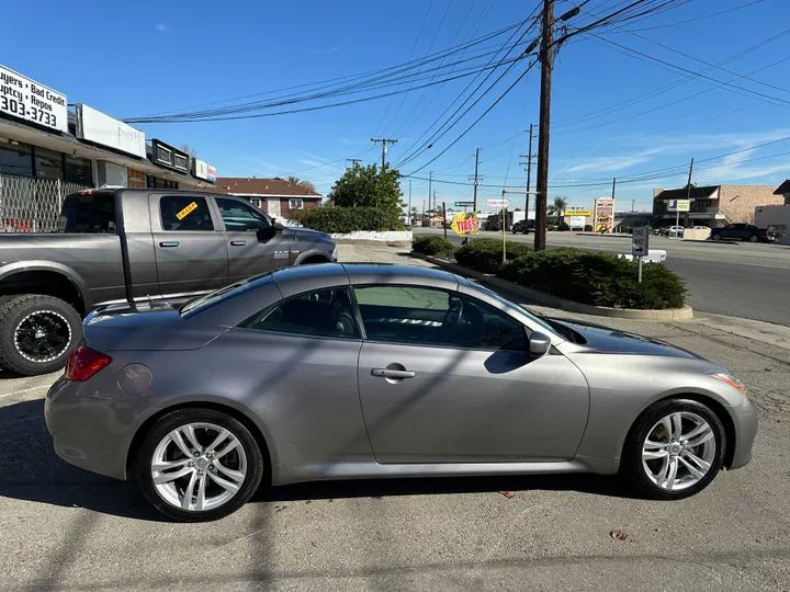 GREY, 2009 INFINITI G Image 14