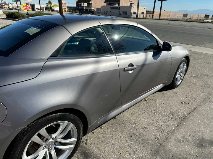 GREY, 2009 INFINITI G Image 16