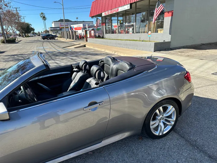 GREY, 2009 INFINITI G Image 18