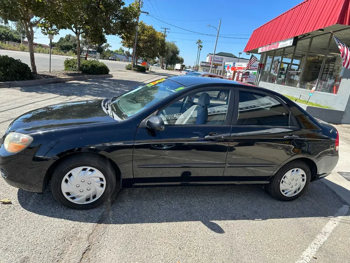 BLACK, 2009 KIA SPECTRA Image 7