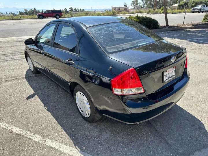 BLACK, 2009 KIA SPECTRA Image 8