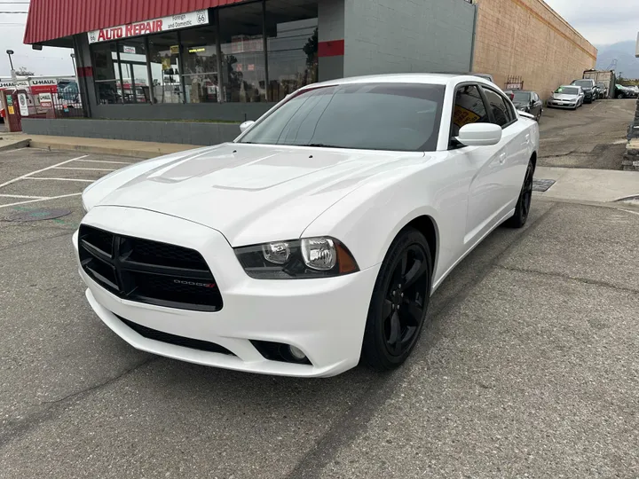 WHITE, 2013 DODGE CHARGER Image 5