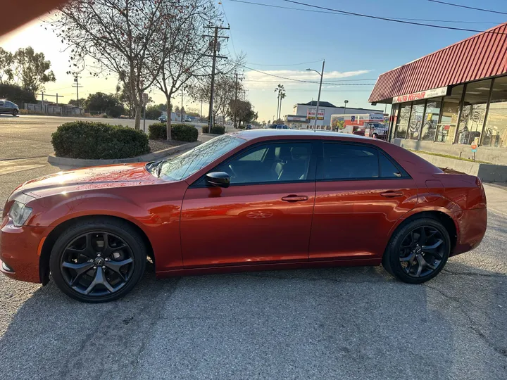 ORANGE, 2020 CHRYSLER 300 Image 7