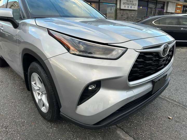 SILVER, 2021 TOYOTA HIGHLANDER Image 2