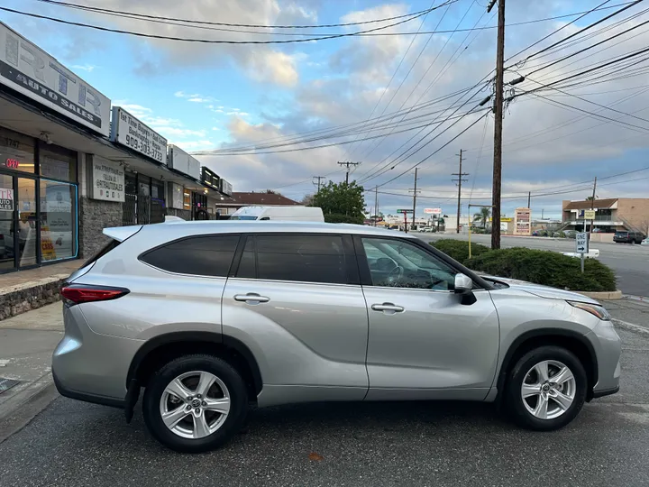 SILVER, 2021 TOYOTA HIGHLANDER Image 14