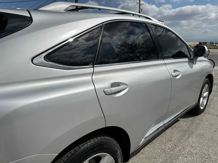 SILVER, 2010 LEXUS RX Image 16