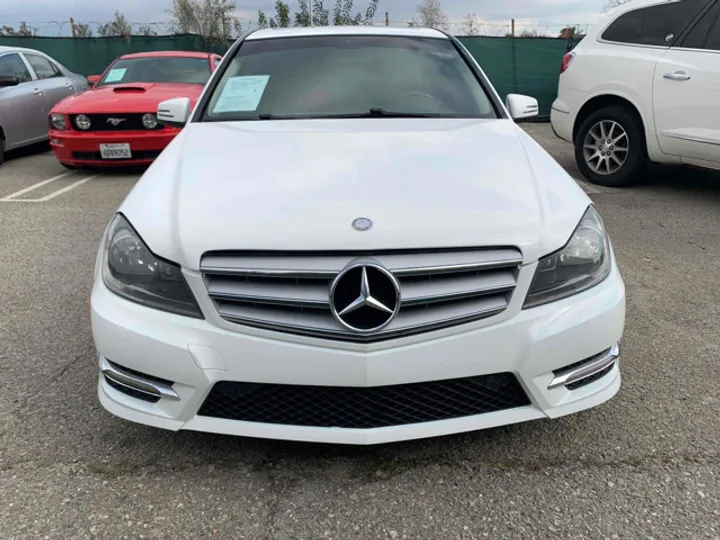 WHITE, 2013 MERCEDES-BENZ C-CLASS Image 4