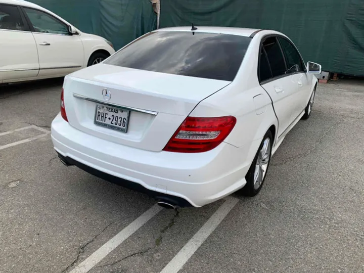 WHITE, 2013 MERCEDES-BENZ C-CLASS Image 12