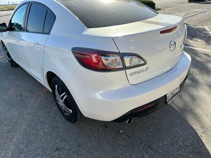 WHITE, 2010 MAZDA MAZDA3 Image 9