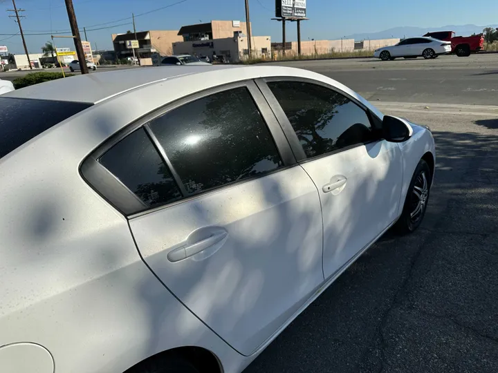 WHITE, 2010 MAZDA MAZDA3 Image 15