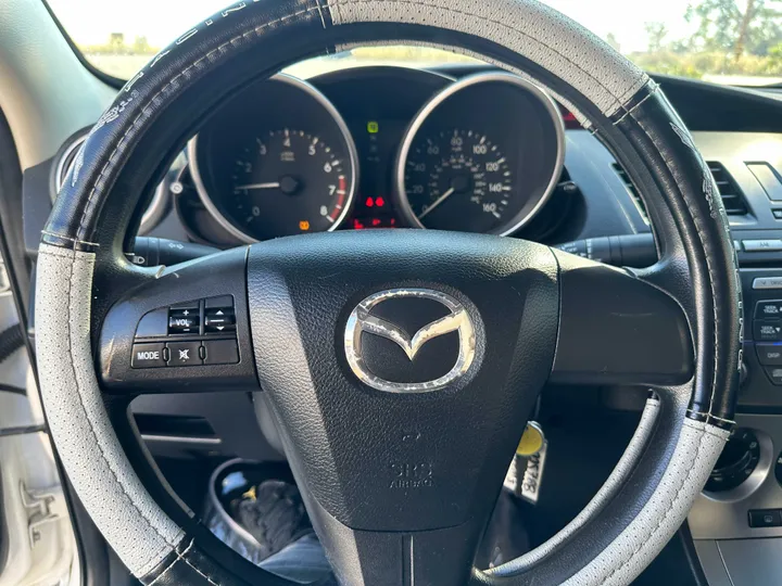 WHITE, 2010 MAZDA MAZDA3 Image 21