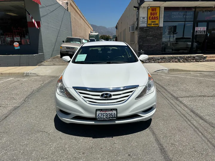 WHITE, 2013 HYUNDAI SONATA Image 3