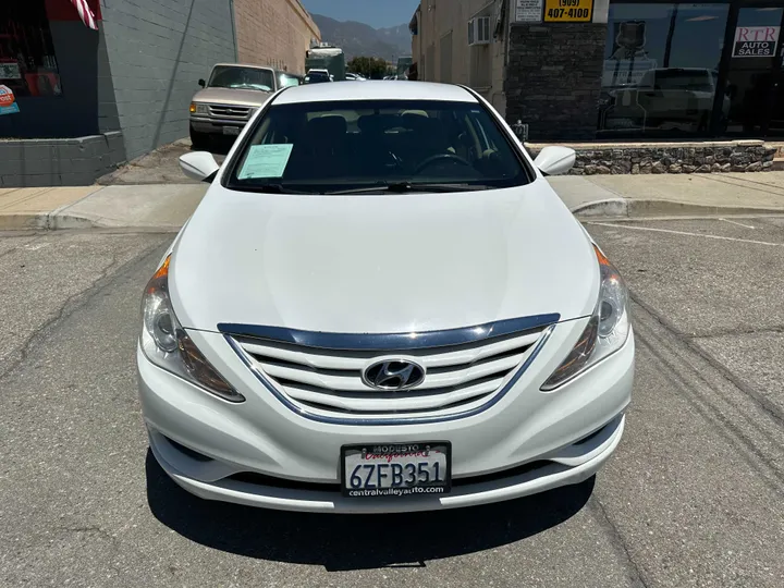 WHITE, 2013 HYUNDAI SONATA Image 4