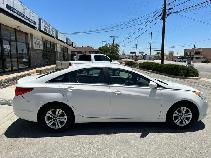 WHITE, 2013 HYUNDAI SONATA Image 14