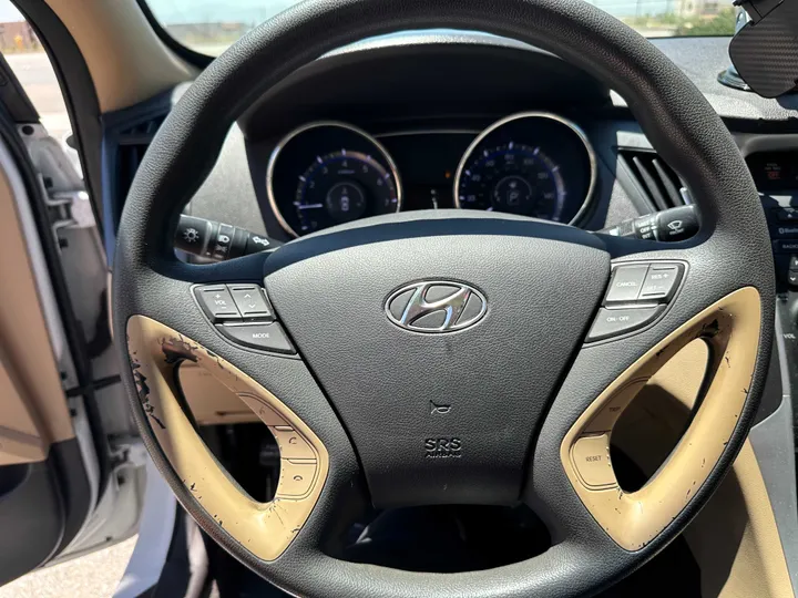 WHITE, 2013 HYUNDAI SONATA Image 23