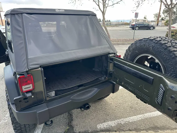 GREEN, 2015 JEEP WRANGLER Image 21